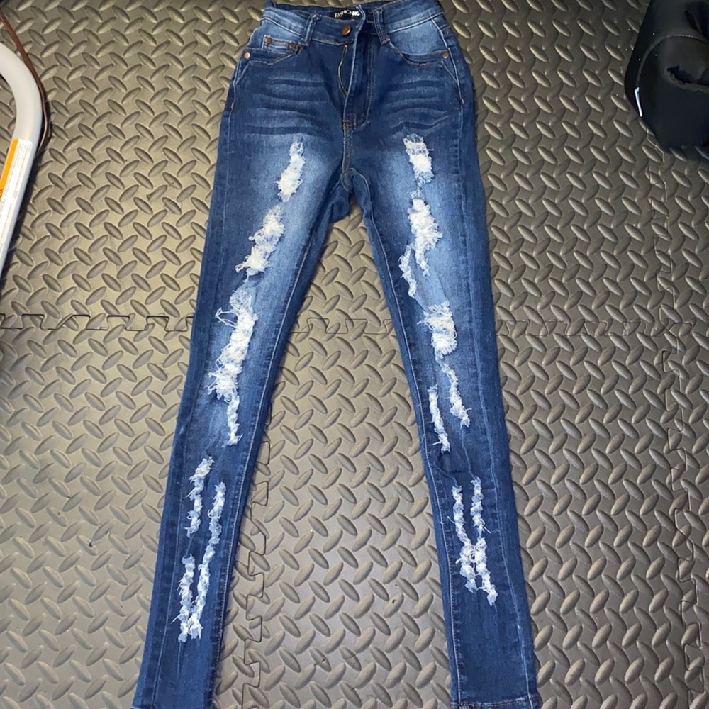 Fashion nova size 0 dark ripped jeans